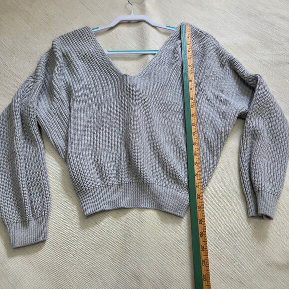 FOREVER 21 Woman's Grey Long Sleeve Sweater size S  half open cross back - Picture 3 of 6